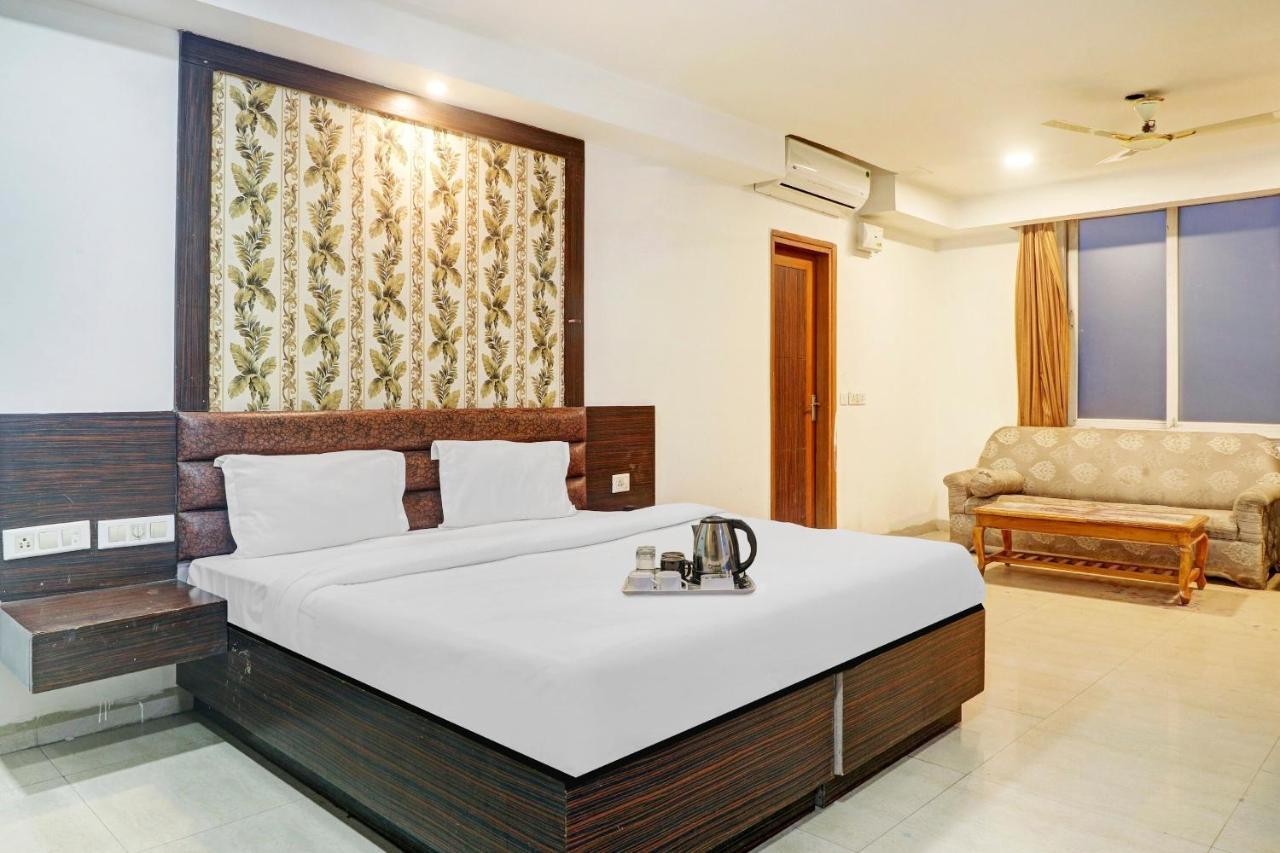 Oyo Townhouse 748 Hotel Parth Paradise Ghaziabad Εξωτερικό φωτογραφία