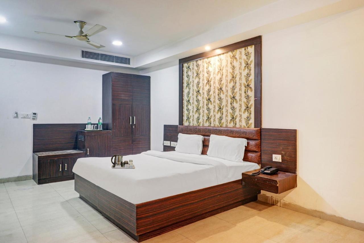 Oyo Townhouse 748 Hotel Parth Paradise Ghaziabad Εξωτερικό φωτογραφία