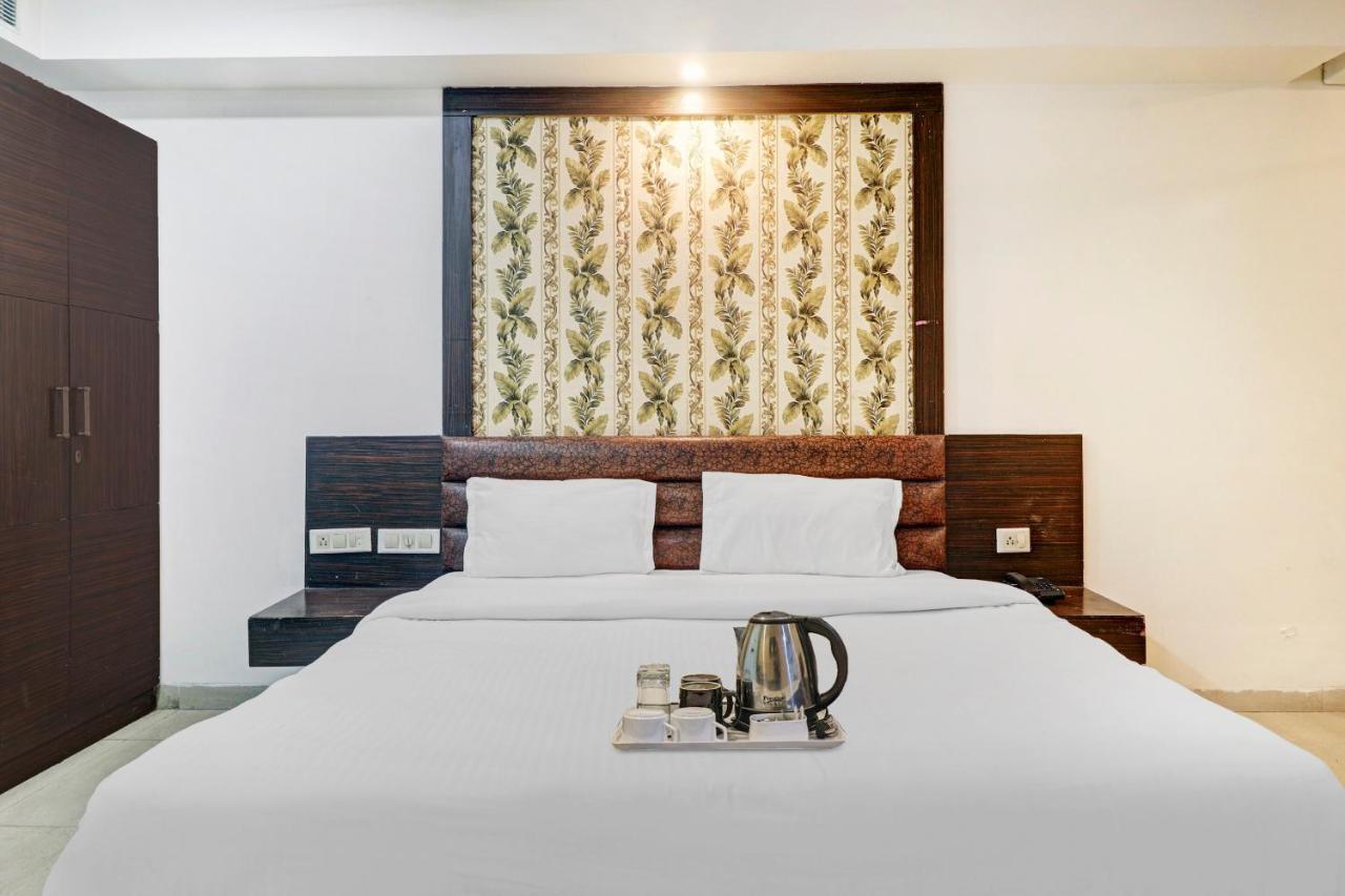 Oyo Townhouse 748 Hotel Parth Paradise Ghaziabad Εξωτερικό φωτογραφία