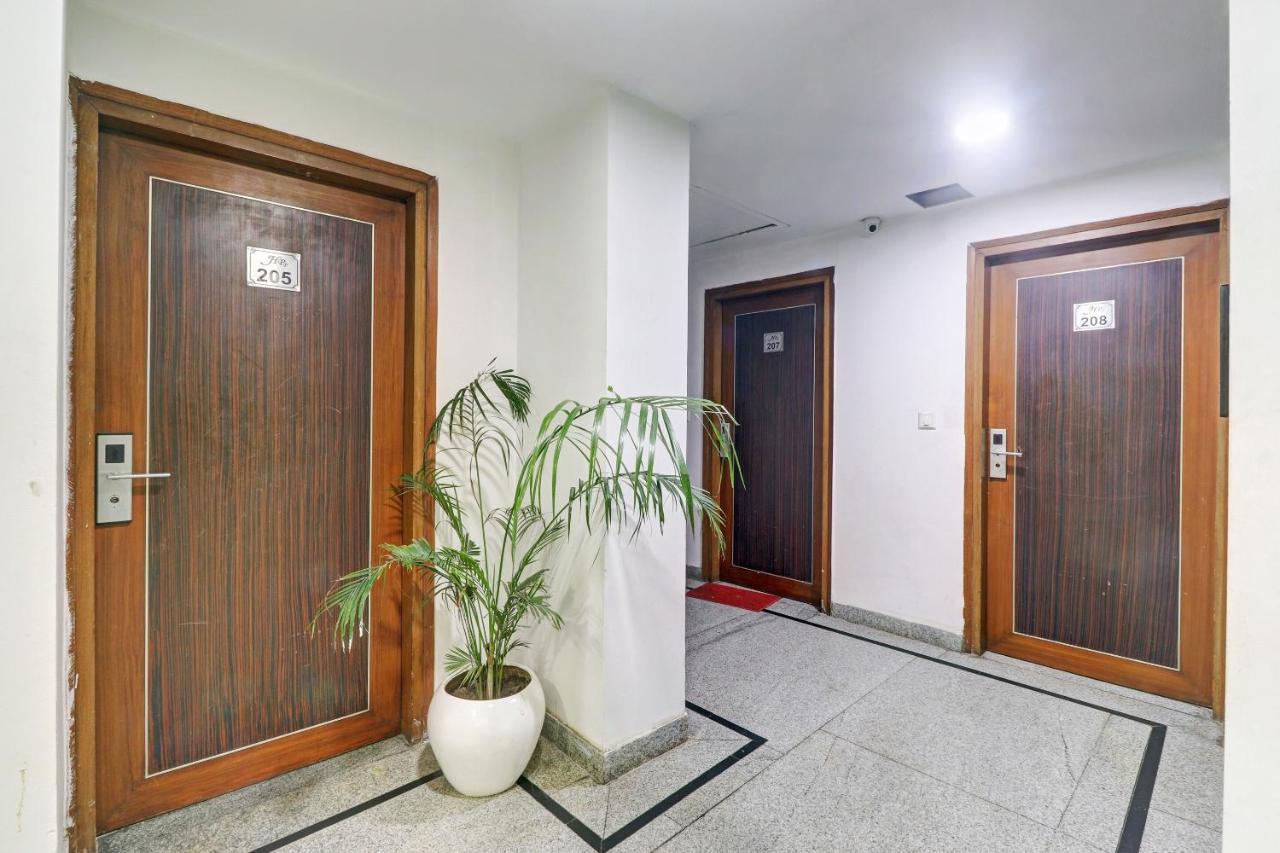 Oyo Townhouse 748 Hotel Parth Paradise Ghaziabad Εξωτερικό φωτογραφία