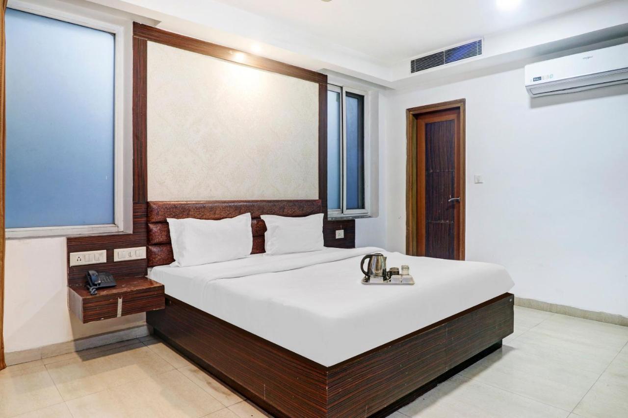 Oyo Townhouse 748 Hotel Parth Paradise Ghaziabad Εξωτερικό φωτογραφία