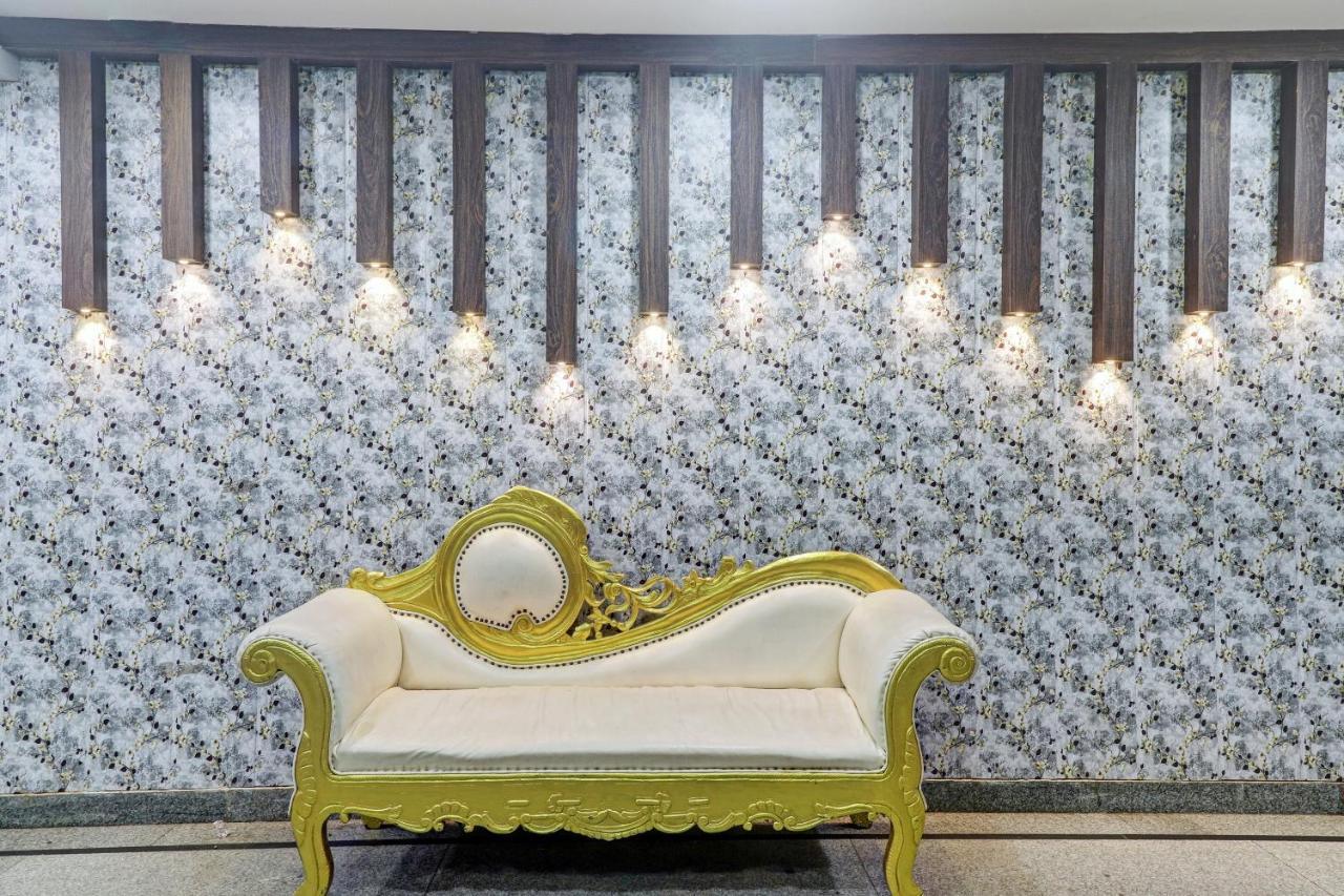 Oyo Townhouse 748 Hotel Parth Paradise Ghaziabad Εξωτερικό φωτογραφία